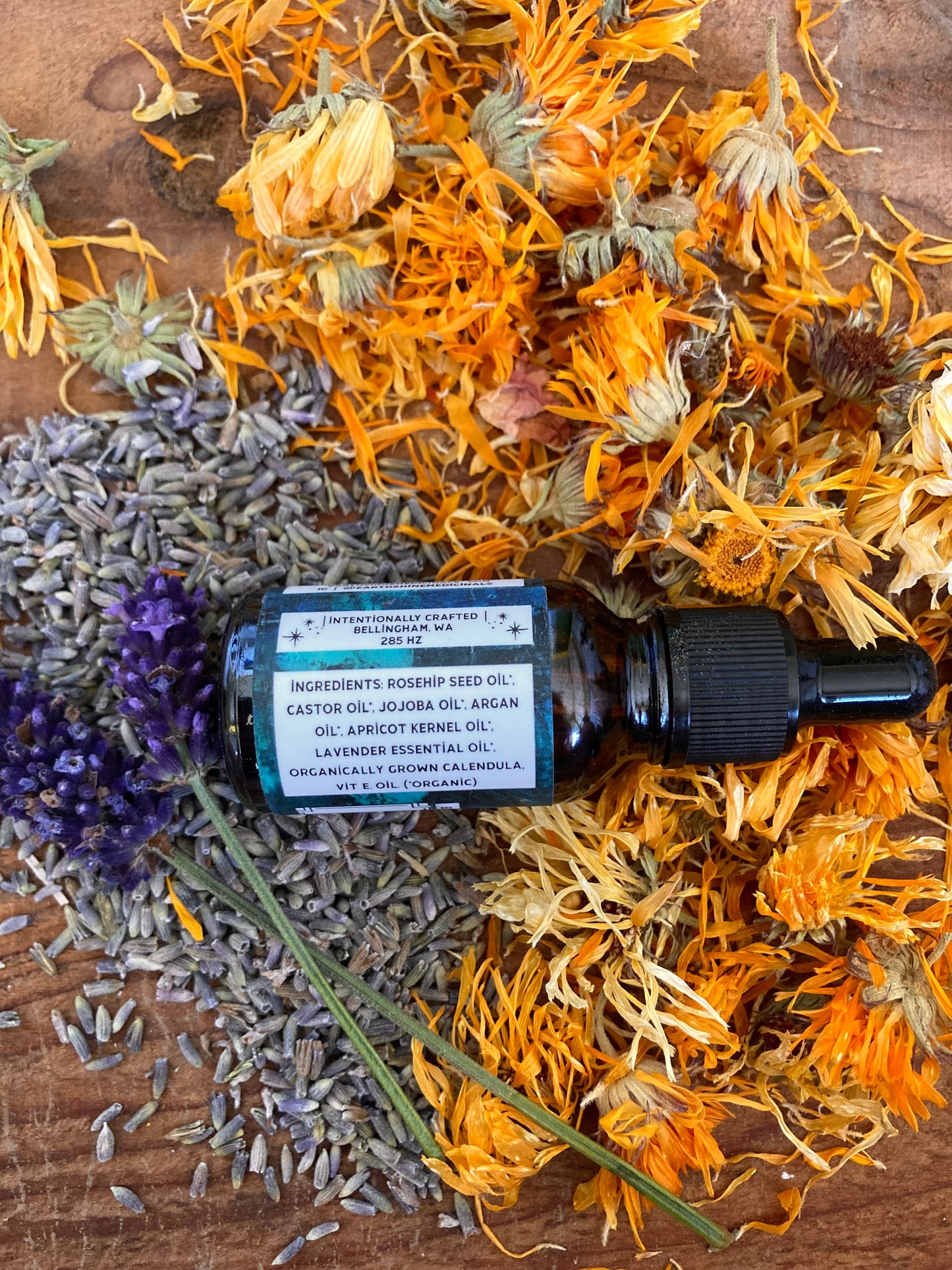 Two Queens Eye Oil