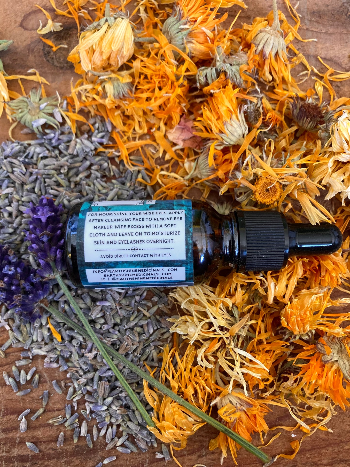 Two Queens Eye Oil